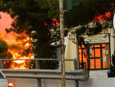 «Φωτιά» για την κυβέρνηση ο δήμαρχος Ραφήνας Ε.Μπουρνούς: «Δεν δόθηκε εντολή εκκένωσης για να σωθεί ο κόσμος»! (βίντεο)